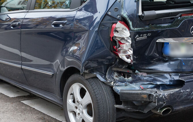 Unfall mit mehreren Beteiligten - Bild 08_19
