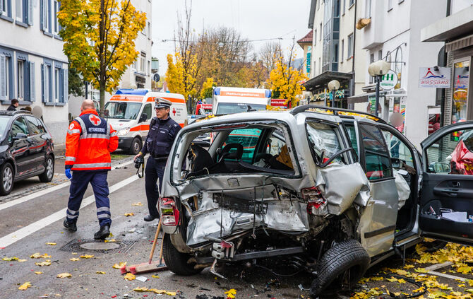 Unfall mit mehreren Beteiligten - Bild 02_25