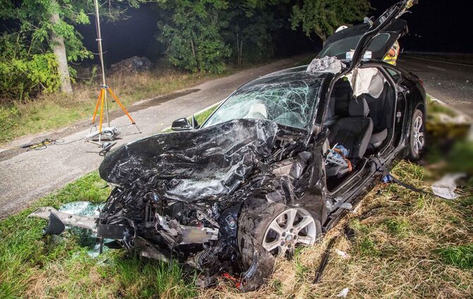2 Tote bei Unfall auf LandstraÃe: Smart kracht gegen PKW - Insassen werden aus Auto geschleudert und getÃ¶tet_8