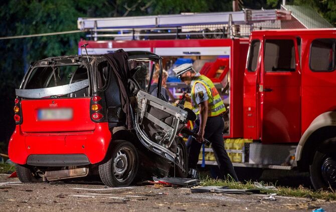 2 Tote bei Unfall auf LandstraÃe: Smart kracht gegen PKW - Insassen werden aus Auto geschleudert und getÃ¶tet_11