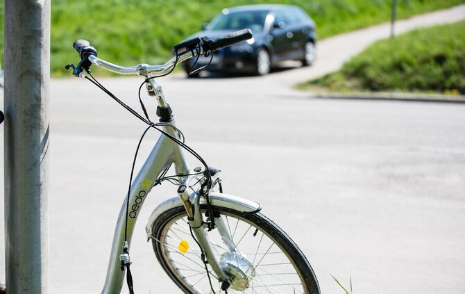 [Fotoupdate Alle Motive] Radfahrer ohne Helm wird bei schwerem Unfall LebensgefÃ¤hrlich verletzt - Rettungshubschrauber im Einsatz_6