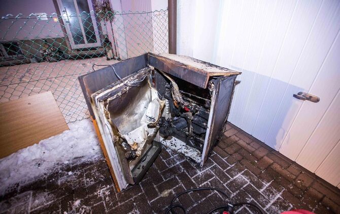Mehrfamilienhaus wegen eines brennenden Kühlschranks geräumt_0