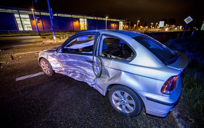 Bildupdate gepixelt: BMW nimmt Audi die Vorfahrt: Heftiger Kreuzungscrash fordert 4 Verletzte_1