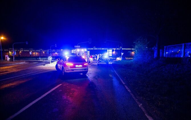 Bildupdate gepixelt: BMW nimmt Audi die Vorfahrt: Heftiger Kreuzungscrash fordert 4 Verletzte_12