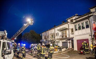 Trokner brennt im Keller - Bewohner versucht zu loeschen und wir verletzt - Bild 01_0