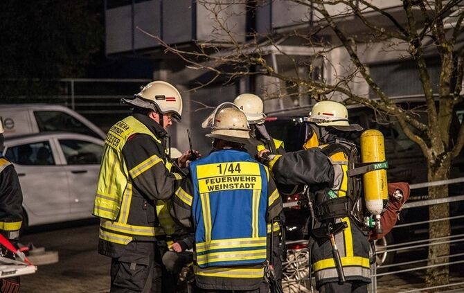 Trokner brennt im Keller - Bewohner versucht zu loeschen und wir verletzt - Bild 03_1