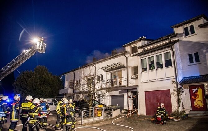 Trokner brennt im Keller - Bewohner versucht zu loeschen und wir verletzt - Bild 04_3