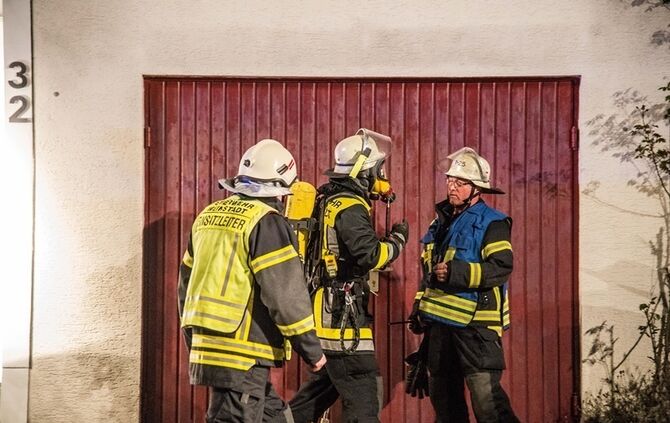 Trokner brennt im Keller - Bewohner versucht zu loeschen und wir verletzt - Bild 15_8