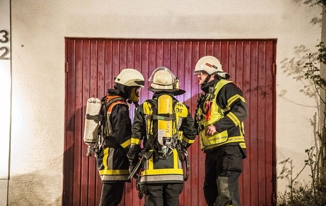 Trokner brennt im Keller - Bewohner versucht zu loeschen und wir verletzt - Bild 18_10