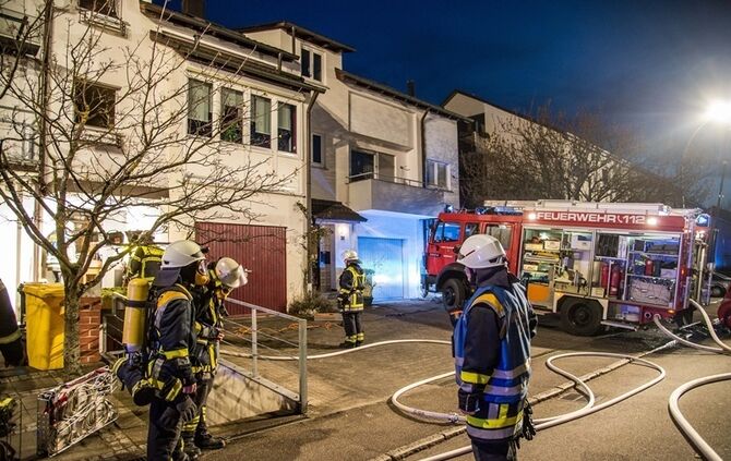 Trokner brennt im Keller - Bewohner versucht zu loeschen und wir verletzt - Bild 09_11