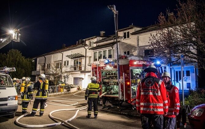 Trokner brennt im Keller - Bewohner versucht zu loeschen und wir verletzt - Bild 21_13