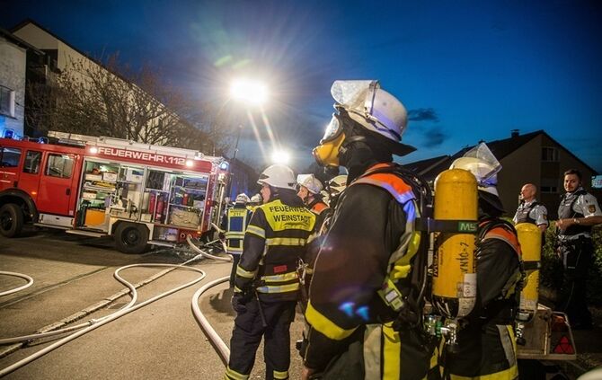Trokner brennt im Keller - Bewohner versucht zu loeschen und wir verletzt - Bild 08_15