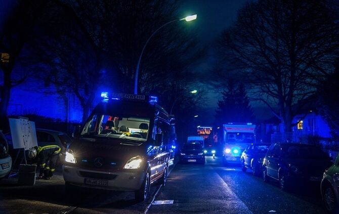 Trokner brennt im Keller - Bewohner versucht zu loeschen und wir verletzt - Bild 19_16
