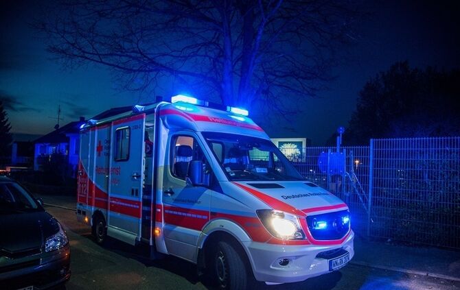 Trokner brennt im Keller - Bewohner versucht zu loeschen und wir verletzt - Bild 20_17