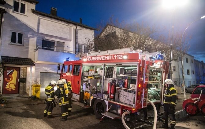 Trokner brennt im Keller - Bewohner versucht zu loeschen und wir verletzt - Bild 05_18