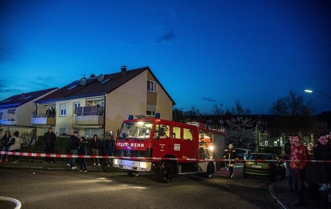 Trokner brennt im Keller - Bewohner versucht zu loeschen und wir verletzt - Bild 17_20