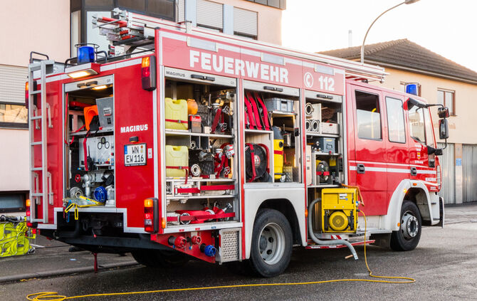 Verpuffung bei Metallschleiferei - Gebäude evakuiert - Bild 13_2