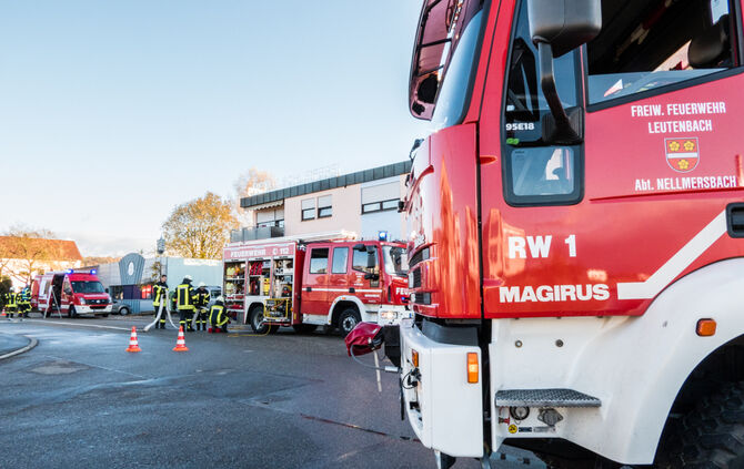 Verpuffung bei Metallschleiferei - Gebäude evakuiert - Bild 10_5