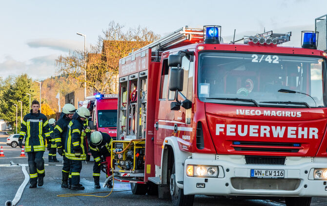 Verpuffung bei Metallschleiferei - Gebäude evakuiert - Bild 08_7