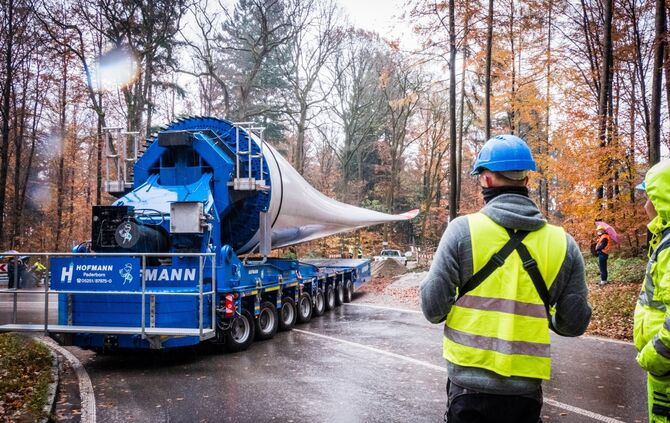 Windradtransport zur Winradbaustelle, Goldboden, Winterbach, 21.11.2017.