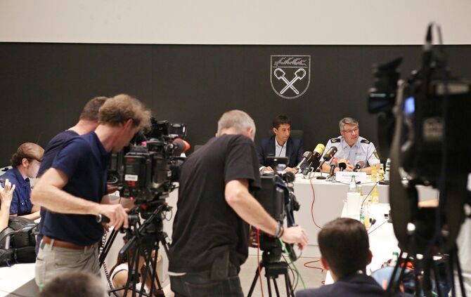 PK OB Matthias Klopfer und Polizeipräsident Roland Eisele_3