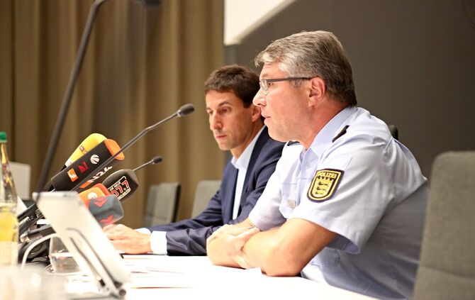 PK OB Matthias Klopfer und Polizeipräsident Roland Eisele_5
