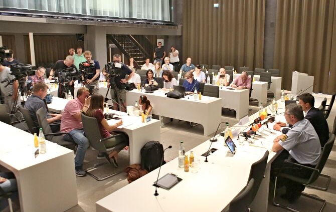 PK OB Matthias Klopfer und Polizeipräsident Roland Eisele_6