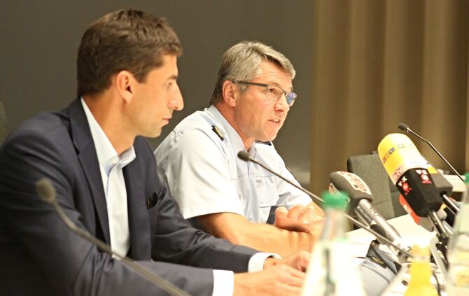 PK OB Matthias Klopfer und Polizeipräsident Roland Eisele_7