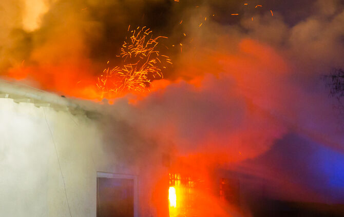Brand in Autowerkstatt