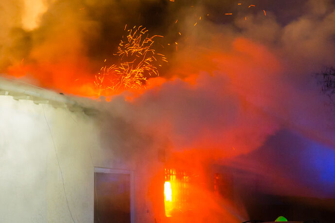 Brand in Autowerkstatt