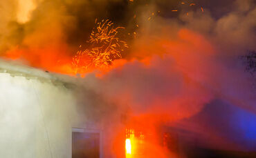 Brand in Autowerkstatt 