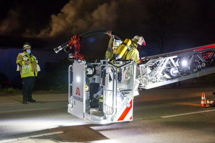 Brand in Autowerkstatt / Autohandel, In den Badwiesen, Oppenweiler, 14.04.2021