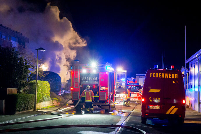 Brand in Autowerkstatt / Autohandel, In den Badwiesen, Oppenweiler, 14.04.2021
