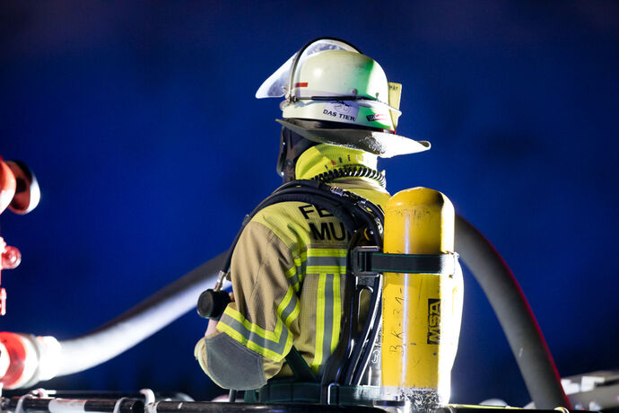 Brand in Autowerkstatt / Autohandel, In den Badwiesen, Oppenweiler, 14.04.2021