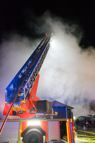Brand in Autowerkstatt / Autohandel, In den Badwiesen, Oppenweiler, 14.04.2021