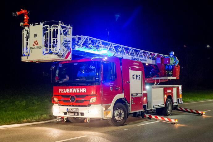 Brand in Autowerkstatt / Autohandel, In den Badwiesen, Oppenweiler, 14.04.2021