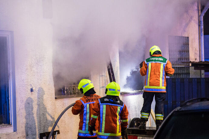 Brand in Autowerkstatt / Autohandel, In den Badwiesen, Oppenweiler, 14.04.2021