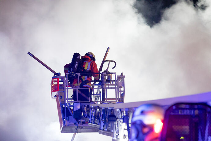 Brand in Autowerkstatt / Autohandel, In den Badwiesen, Oppenweiler, 14.04.2021