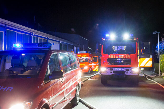 Brand in Autowerkstatt / Autohandel, In den Badwiesen, Oppenweiler, 14.04.2021