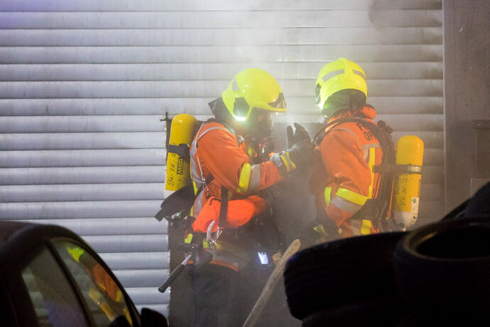 Brand in Autowerkstatt / Autohandel, In den Badwiesen, Oppenweiler, 14.04.2021