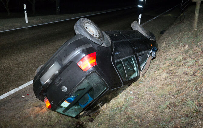 Glatteis - Auto auf Dach gelegt - Bild 02_0