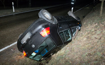 Glatteis - Auto auf Dach gelegt - Bild 02_0