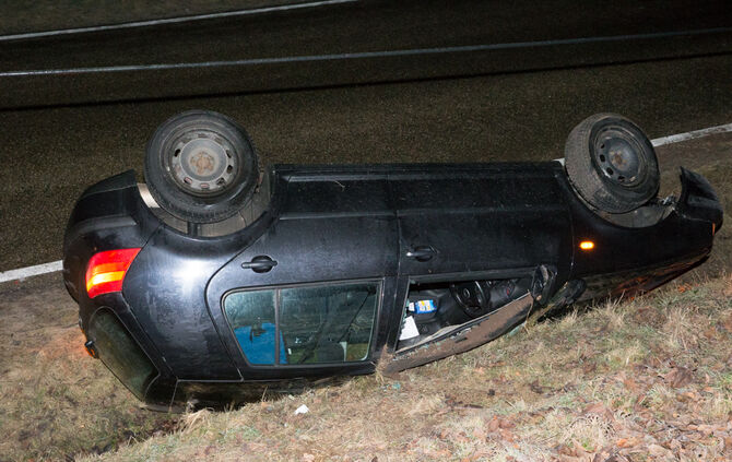 Glatteis - Auto auf Dach gelegt - Bild 03_2