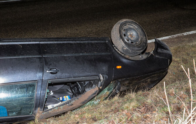 Glatteis - Auto auf Dach gelegt - Bild 04_3