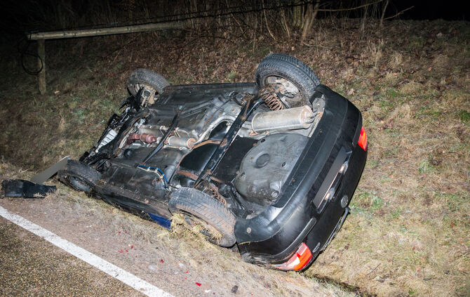 Glatteis - Auto auf Dach gelegt - Bild 12_7