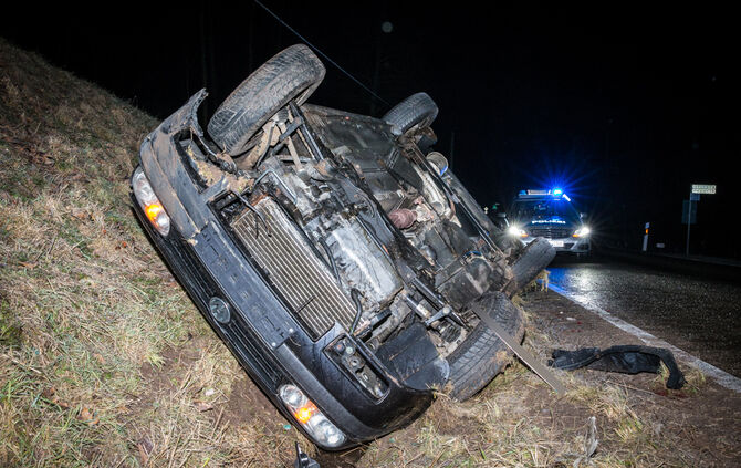 Glatteis - Auto auf Dach gelegt - Bild 10_11