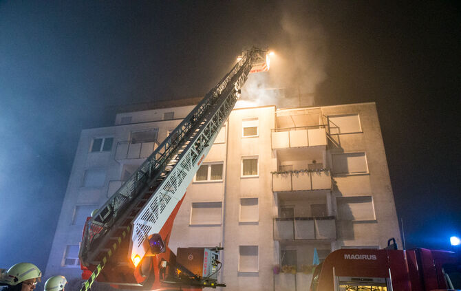 Brand in Mehrfamilenhaus - Bild 03_0