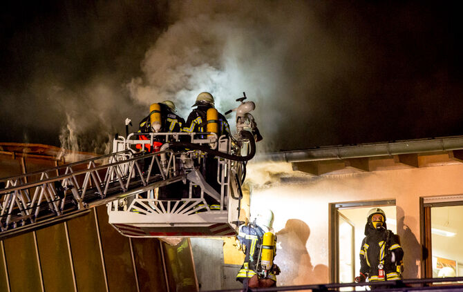 Großbrand im Bürgerzentrum - Bild 28_47