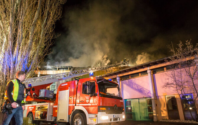 Großbrand im Bürgerzentrum - Bild 30_49