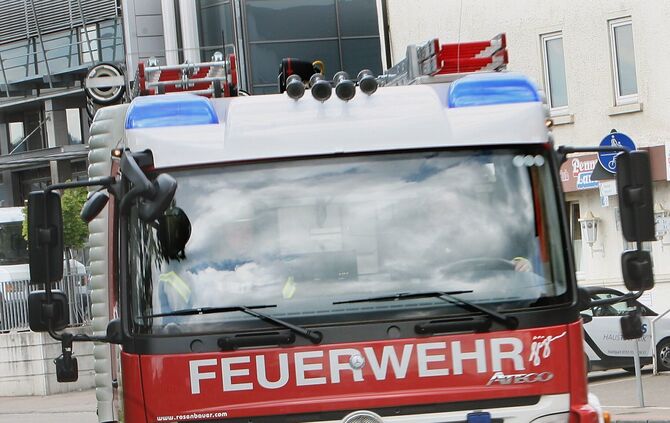 Feuerwehrauto bei der Anfahrt zu einer Uebung
